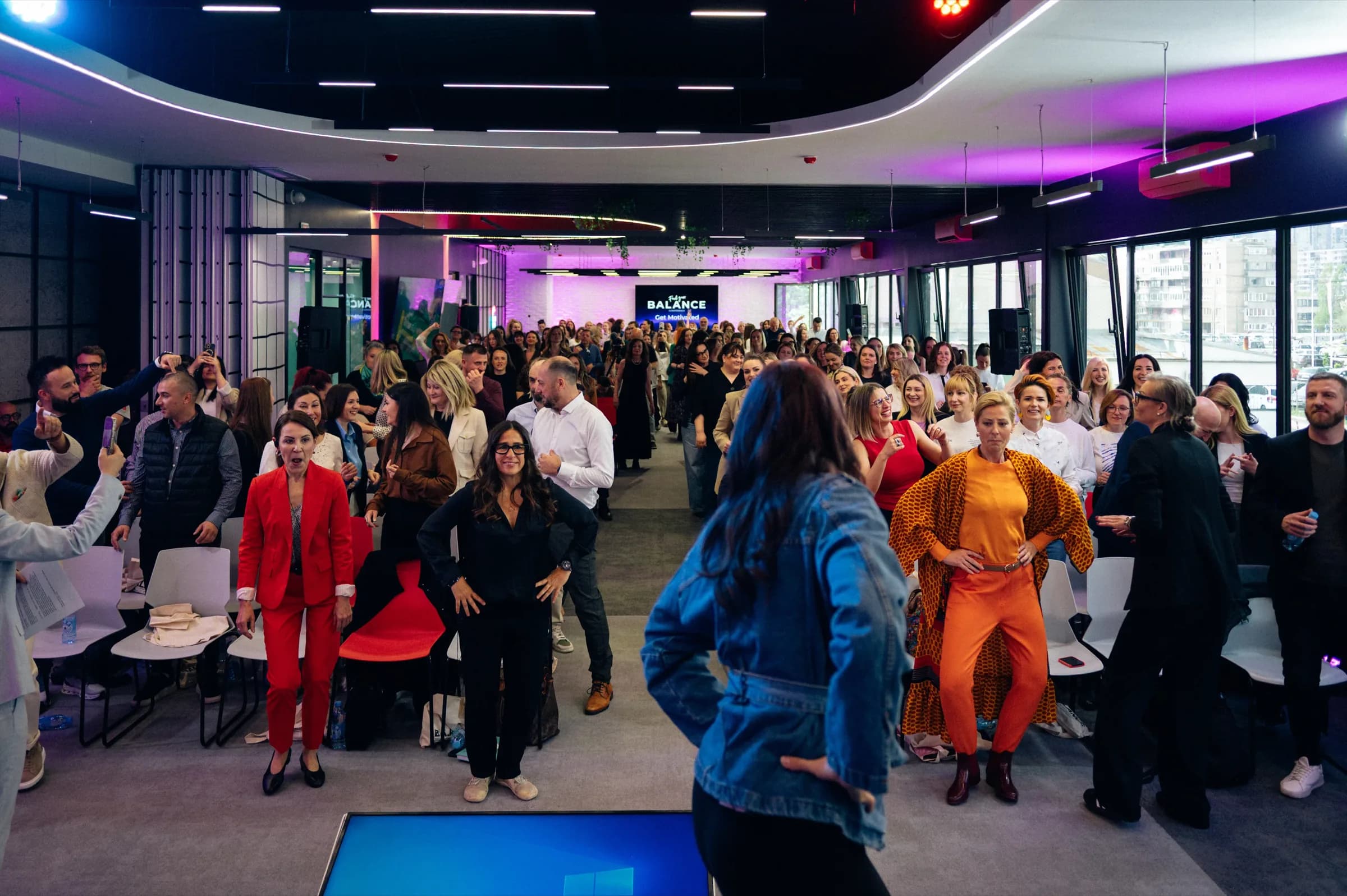 300+ attendees · standing room only